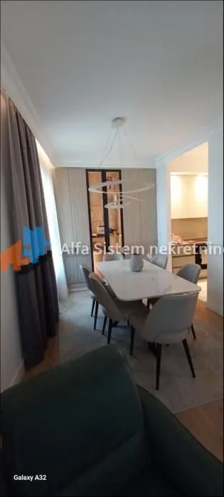 Izdavanje, trosoban stan, 92m², Savski Venac, Beograd
