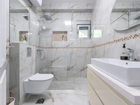 Prodaja, dvosoban stan, 168m², Dobrota, Kotor - image 9