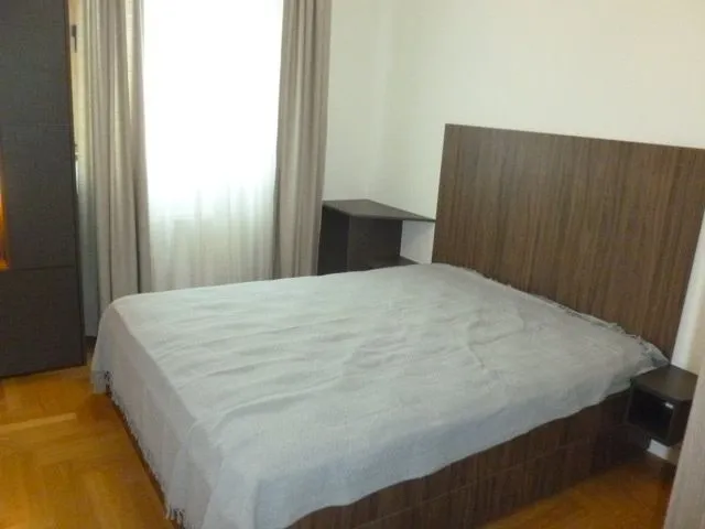 Izdavanje, trosoban stan, 77m², Stari grad, Novi Sad