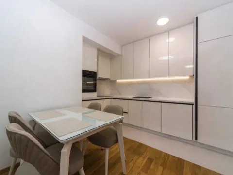 Izdavanje, jednosoban stan, 45m², City Kvart, Podgorica - image 2