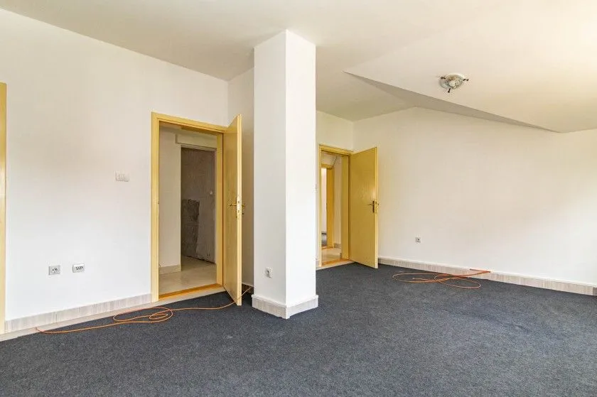 Izdavanje, poslovni prostor, 125m², Stari Aerodrom, Podgorica