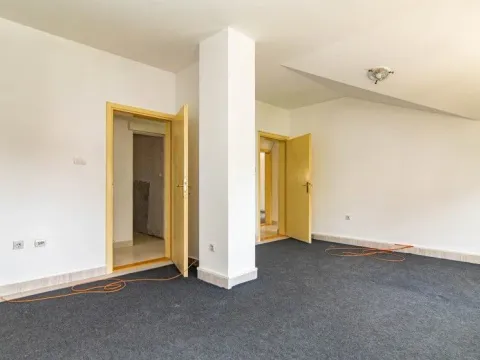 Izdavanje, poslovni prostor, 125m², Stari Aerodrom, Podgorica - image 4