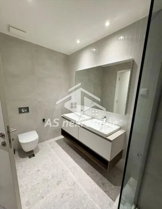 Izdavanje, četvorosoban stan, 110m², Savski Venac, Beograd