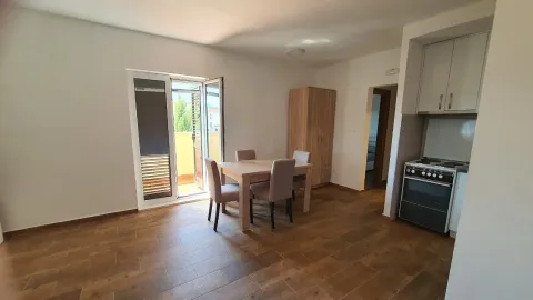 Izdavanje, jednosoban stan, 45m², Đenovići, Herceg Novi - image 1
