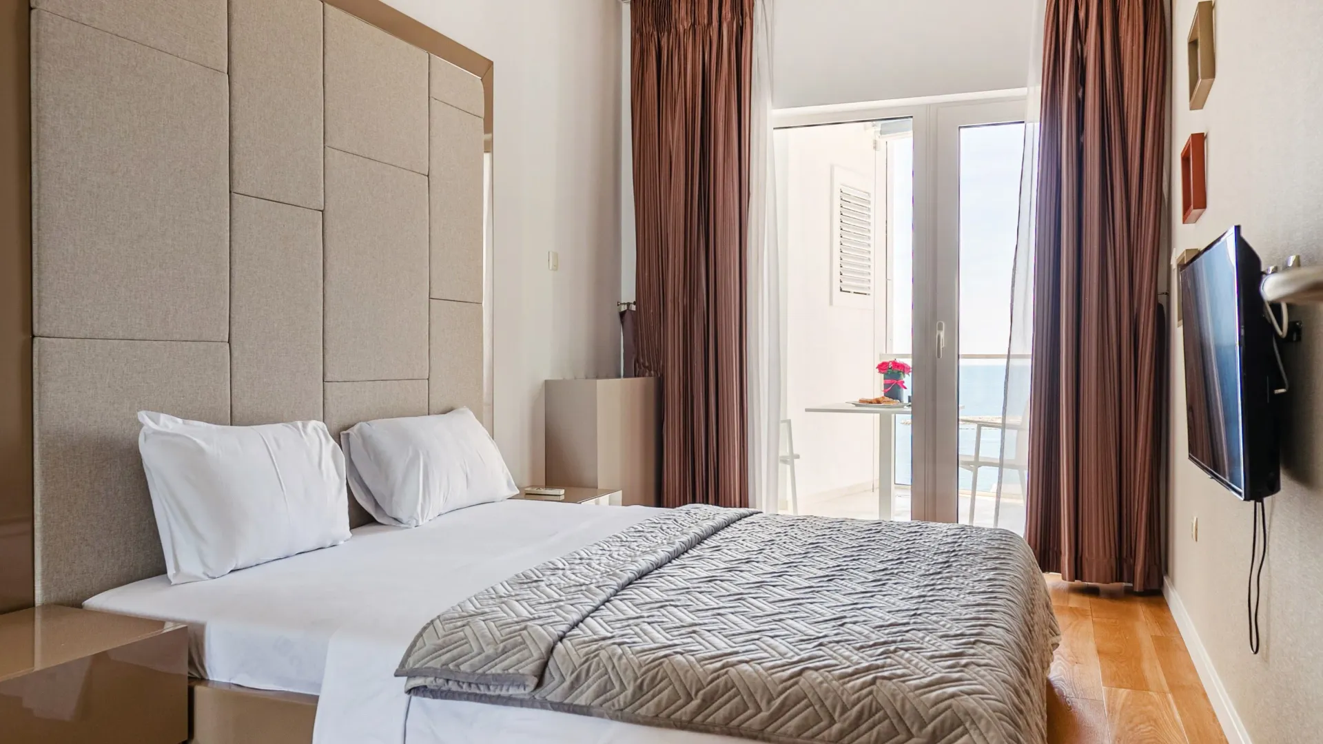 Izdavanje, jednosoban stan, 77m², Tre Canne, Budva