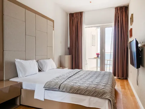 Rent, one bedroom apartment, 77m², Tre Canne, Budva - image 7