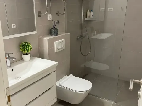 Prodaja, stan, 98m², Kotor, Crna Gora - image 2