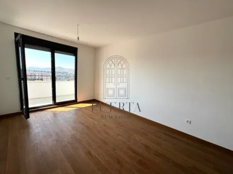Izdavanje, dvosoban stan, 75m², Tološka šuma, Podgorica - image 6