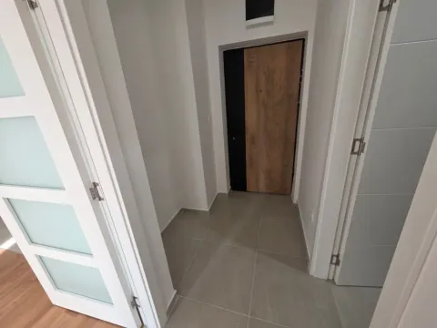 Prodaja, jednosoban stan, 45m², Pobrežje, Podgorica - image 12