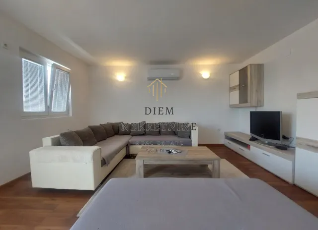 Izdavanje, dvosoban stan, 90m², Mrčevac, Tivat
