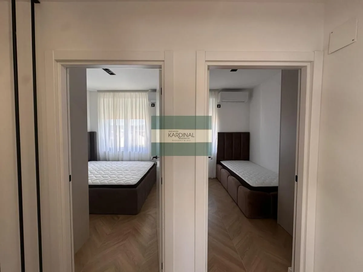 Izdavanje, četvorosoban stan, 100m², Centar, Kragujevac