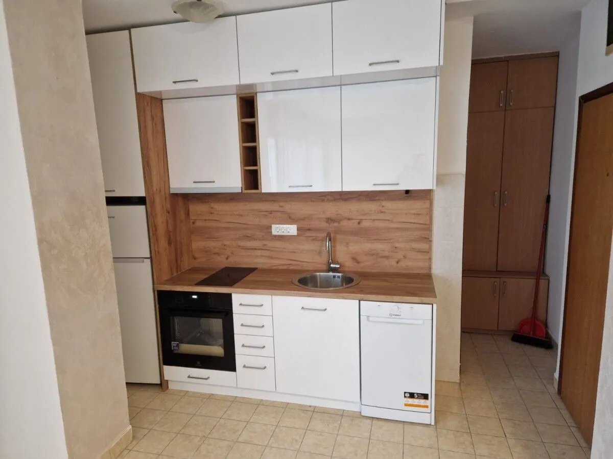 Izdavanje, jednosoban stan, 40m², Blok 6, Podgorica