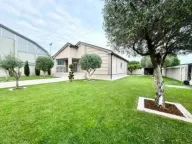 Izdavanje, kuća, 140m², Donja Gorica, Podgorica - image 1