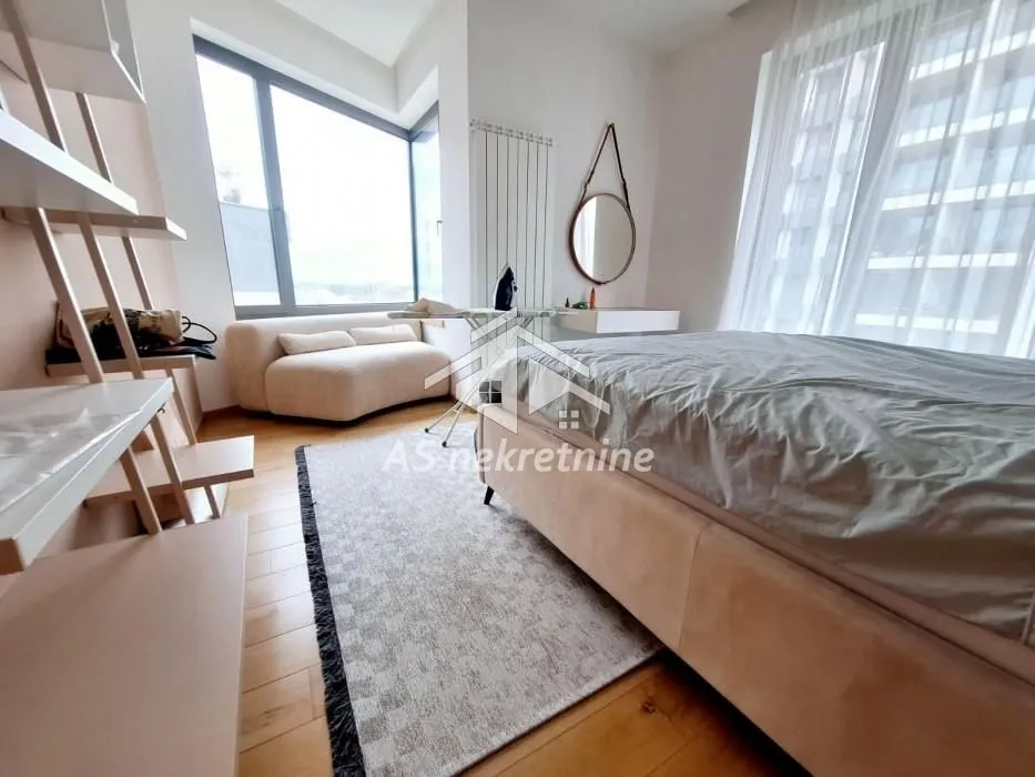 Izdavanje, četvorosoban stan, 120m², Stari Grad, Beograd