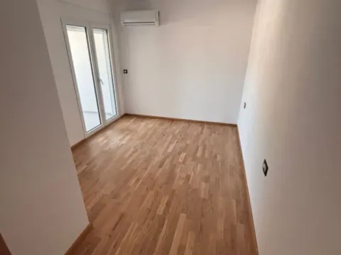 Prodaja, dvosoban stan, 81m², Centar, Bar - image 5