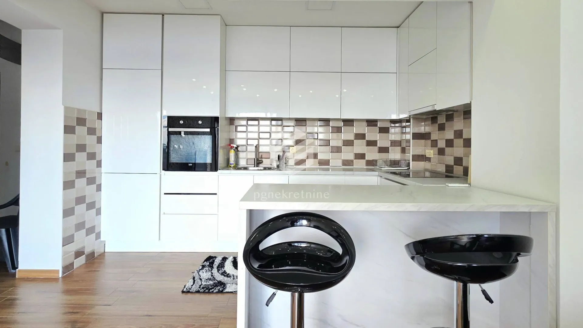 Rent, two bedroom apartment, 69m², Centar, Bar