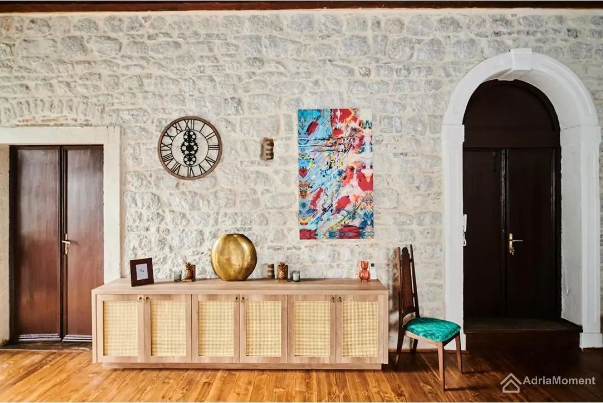 Prodaja, dvosoban stan, 129m², Dobrota, Kotor