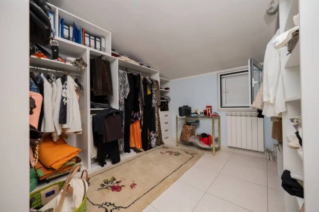 Prodaja, kuća, 250m², Donja Gorica, Podgorica