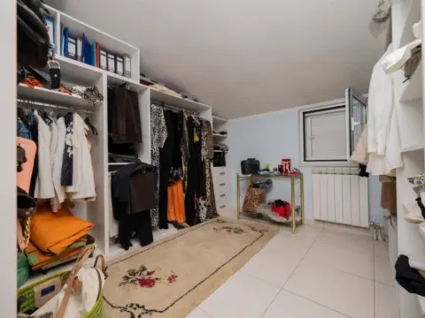 Sale, house, 250m², Donja Gorica, Podgorica - image 11