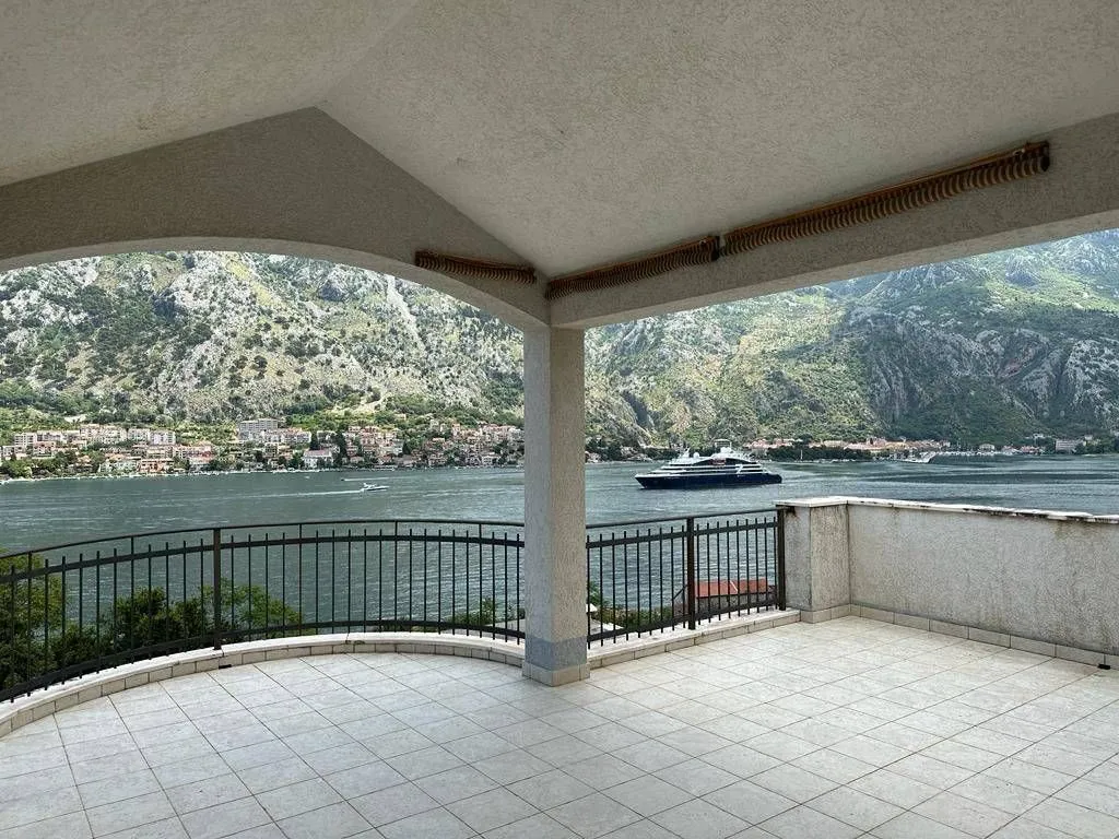 Prodaja, kuća, 330m², Muo, Kotor