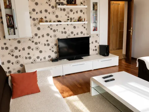 Prodaja, dvosoban stan, 64m², Stari Aerodrom, Podgorica - image 2