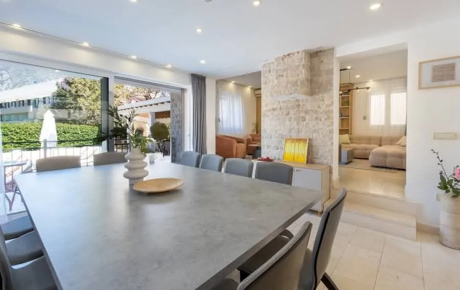 Sale, house, 240m², Stoliv, Kotor