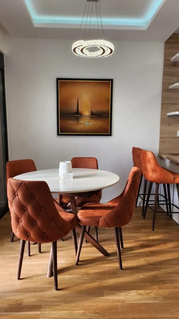 Izdavanje, trosoban stan, 90m², Kalimanj, Tivat