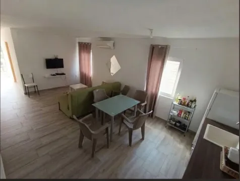 Spacious living room combined with a dining area and a kitchen corner. - image 5