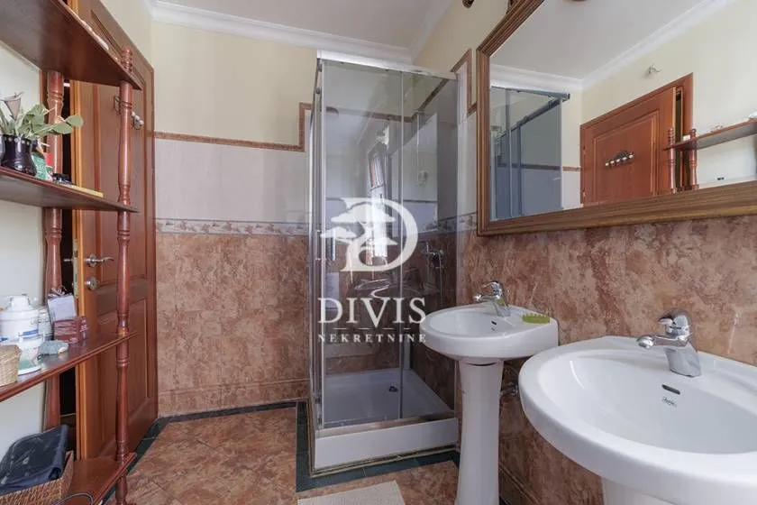 Prodaja, kuća, 377m², Trošarina, Voždovac Sve Podlokacije
