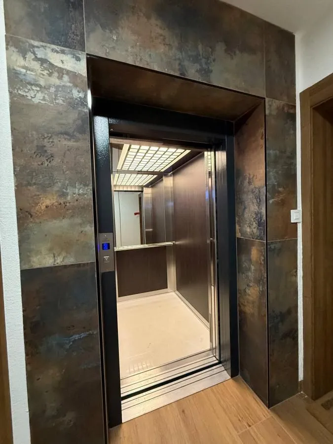 Prodaja, trosoban stan, 59m², Bulevar patrijarha Pavla, Novi Sad Sve Podlokacije