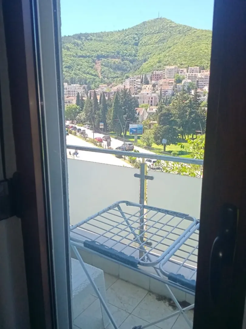 Izdavanje, dvosoban stan, 60m², Budva, Crna Gora