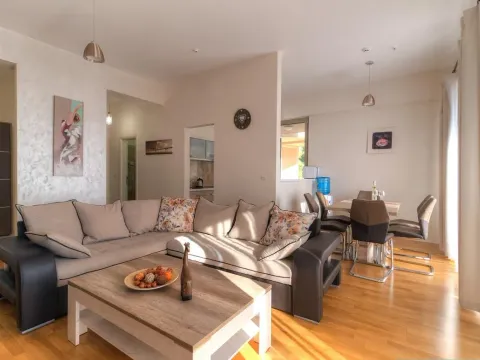 Sale, three bedroom apartment, 189m², Budva, Crna Gora - image 11