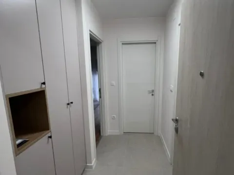 Izdavanje, jednosoban stan, 45m², Pobrežje, Podgorica - image 11