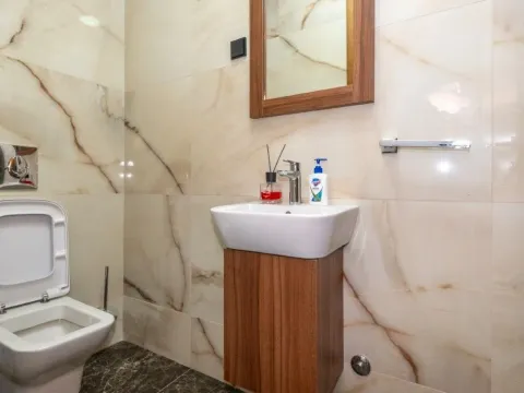 Izdavanje, trosoban stan, Ljubović, Podgorica - image 12