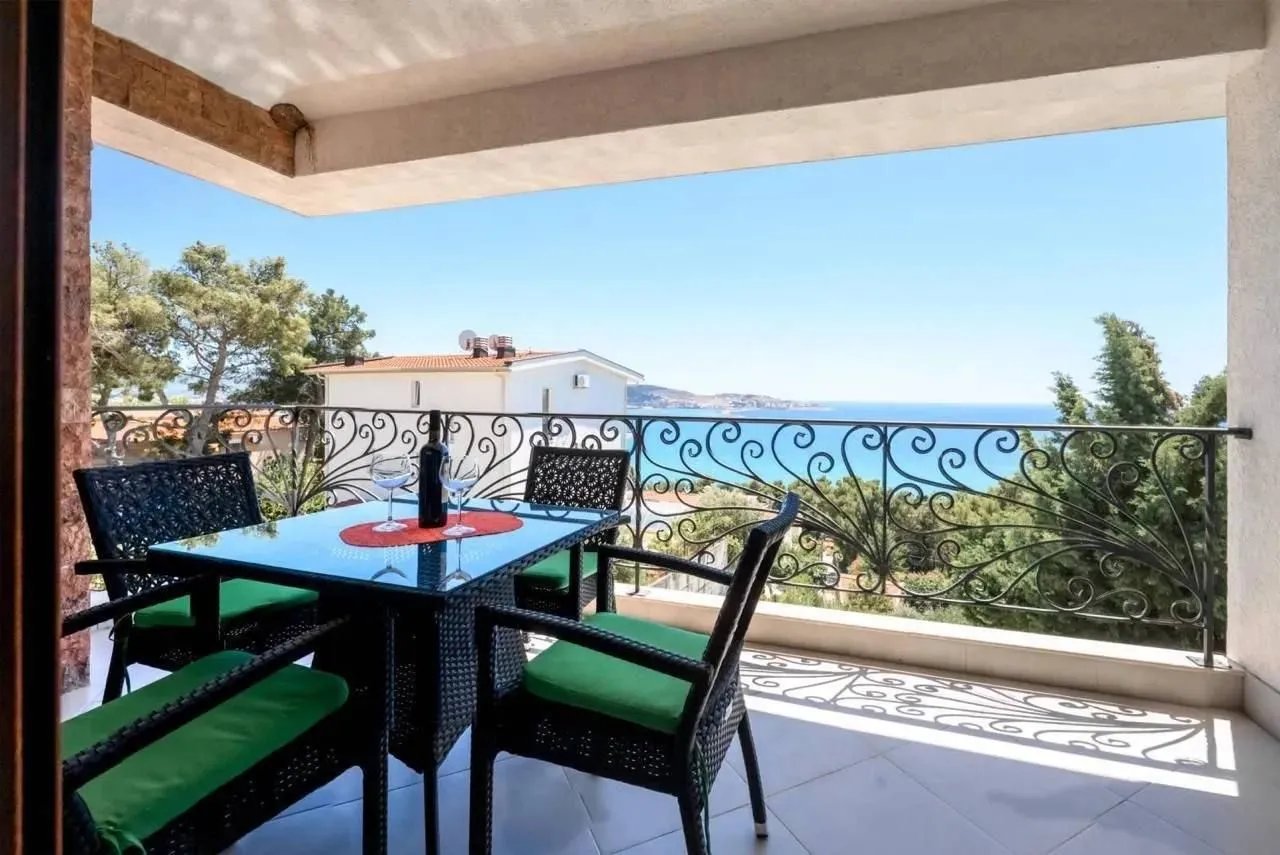 Sale, house, 252m², Šušanj, Bar