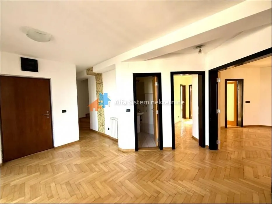 Prodaja, stan, 208m², Kalenić Pijaca, Vračar Sve Podlokacije