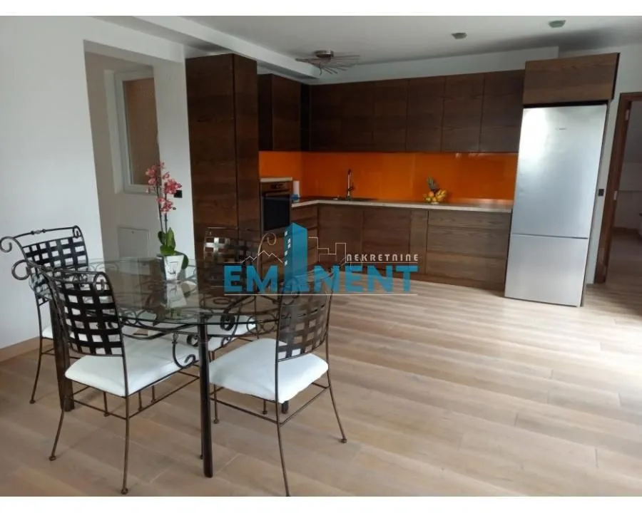 Rent, four bedroom apartment, 120m², Senjak, Beograd