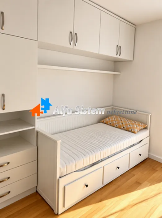 Children's bedroom with a pull-out bed and built-in wardrobes.