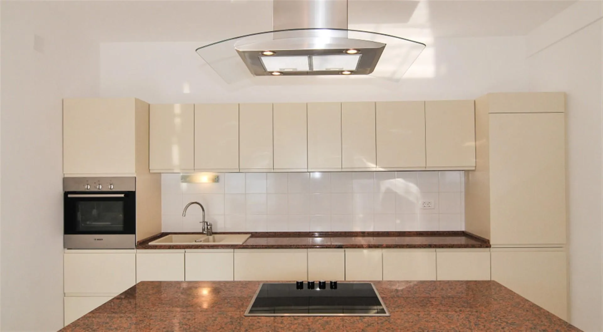Prodaja, kuća, 320m², Dražin Vrt, Kotor