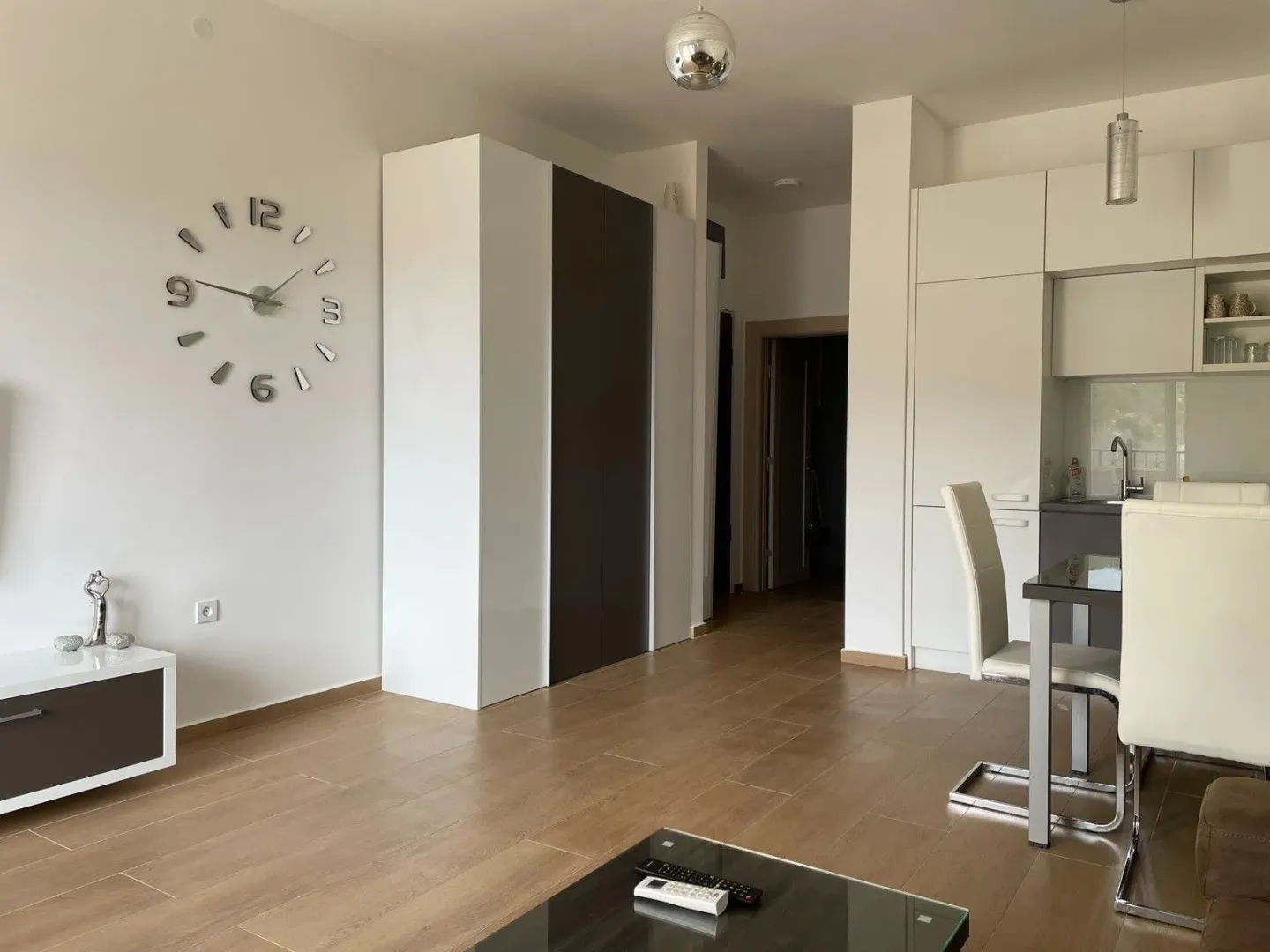 Izdavanje, jednosoban stan, 60m², Pržno, Budva