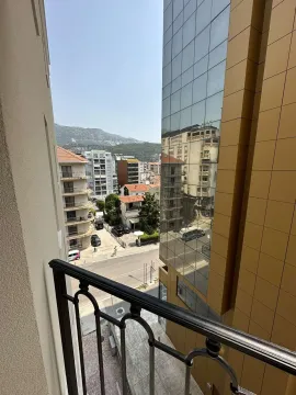 Rent, studio apartment, 32m², Centar, Budva - image 2