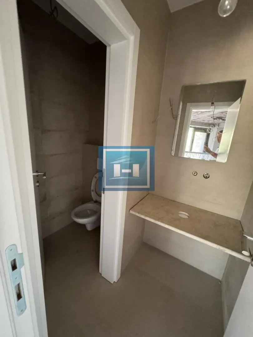 Izdavanje, poslovni prostor, 215m², Centar, Paraćin