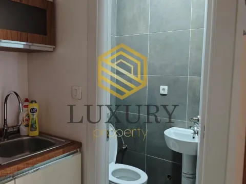 Izdavanje, poslovni prostor, 54m², Central Point, Podgorica - image 5