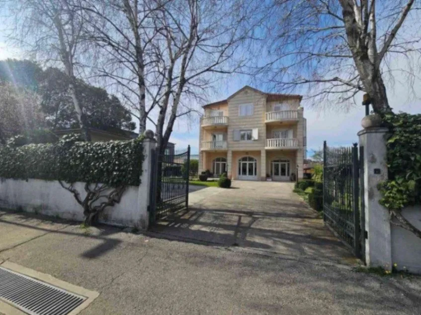 Sale, house, 778m², Zabjelo, Podgorica