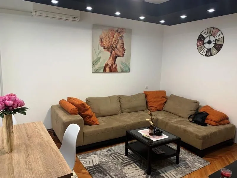 Izdavanje, trosoban stan, 60m², Centar, Niš