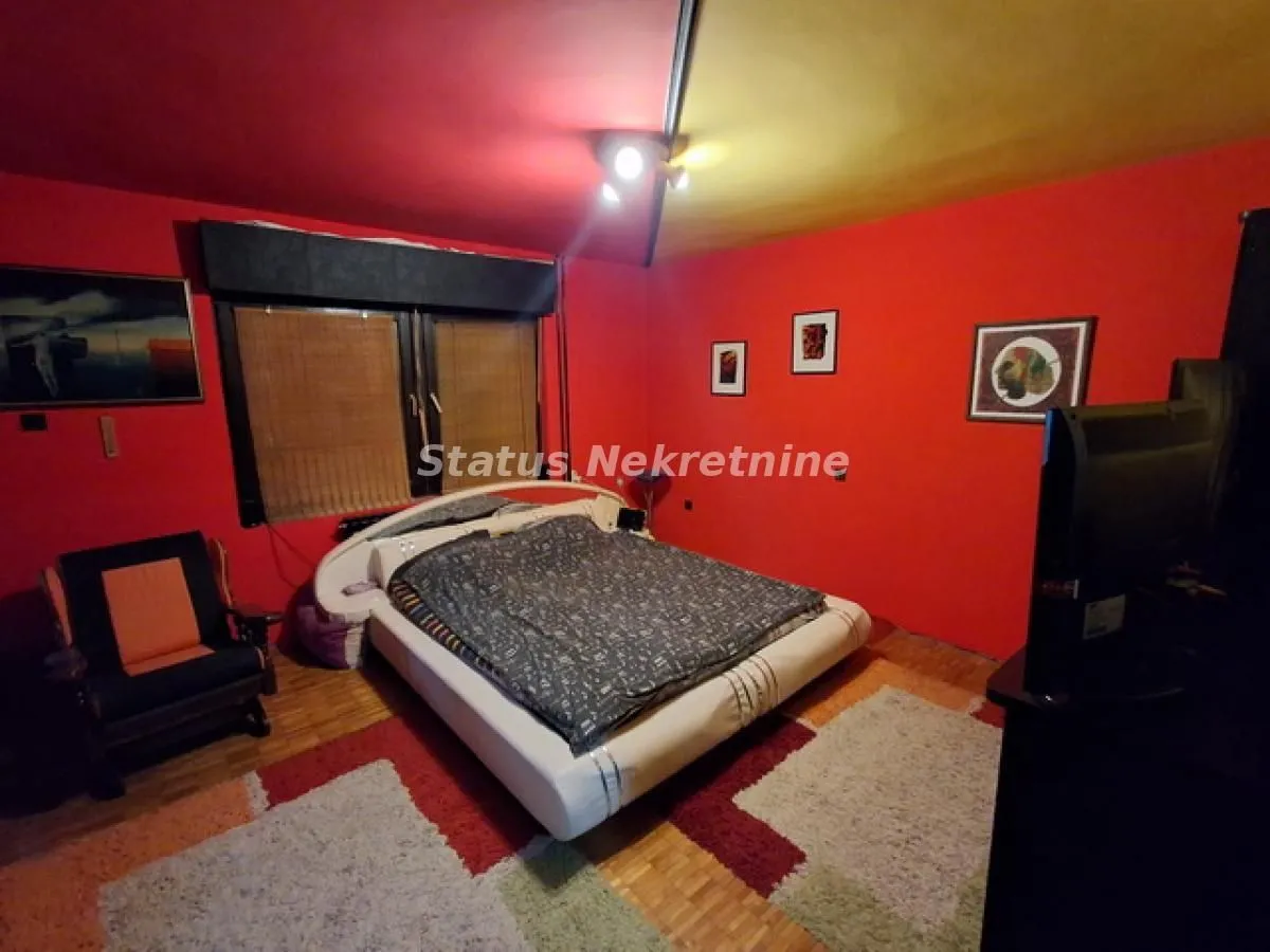 Prodaja, kuća, 330m², Futog, Novi Sad Sve Podlokacije