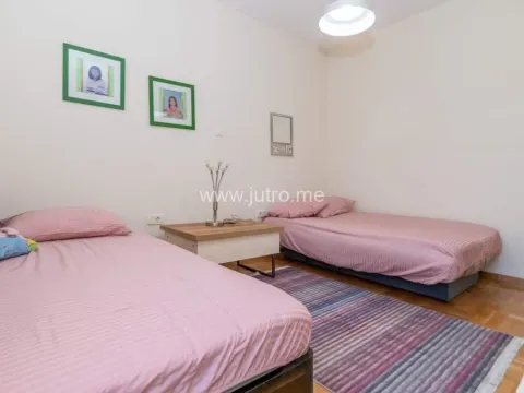 Izdavanje, kuća, 200m², Gorica, Danilovgrad - image 12