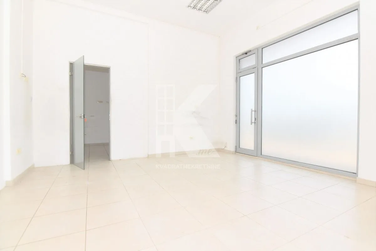 Rent, office space, 124m², Tološka šuma, Podgorica