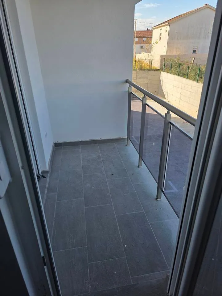 Izdavanje, jednosoban stan, 43m², Zagorič, Podgorica