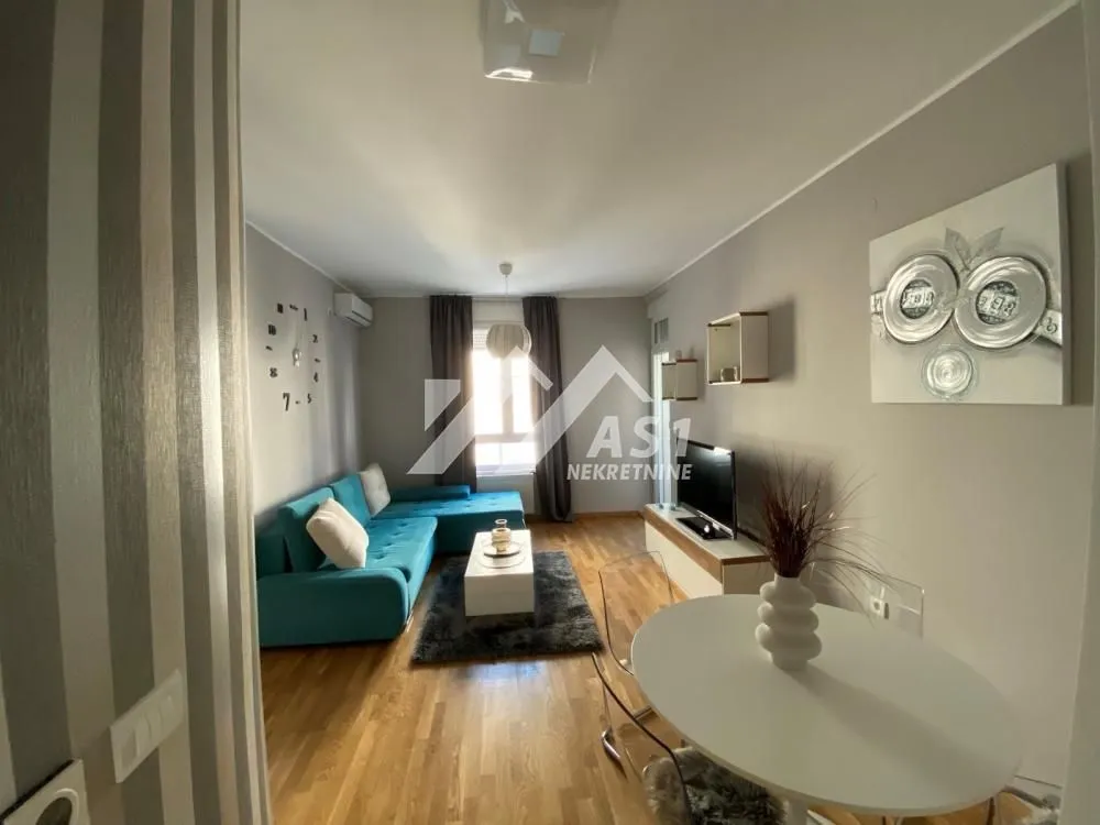 Izdavanje, stan, 62m², Centar, Novi Sad